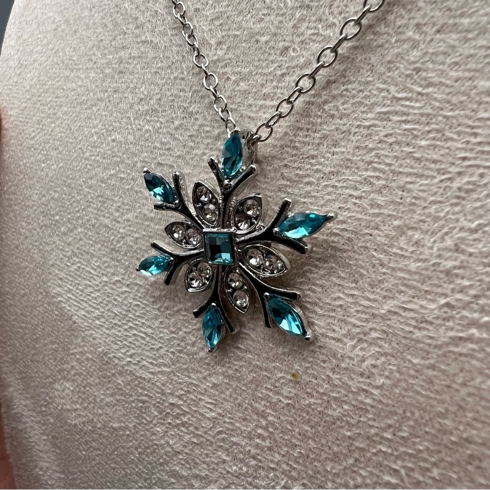 Snowflake Pendant Necklace - Picture 5 of 6